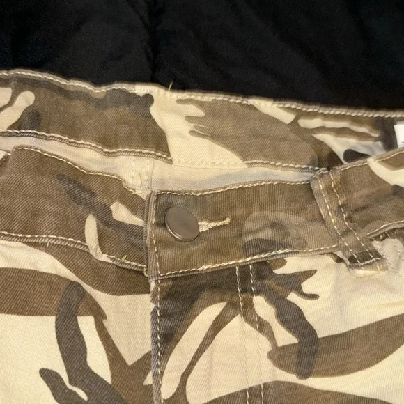 Men’s Streetwear Camo Jeans - Picture 4 of 6